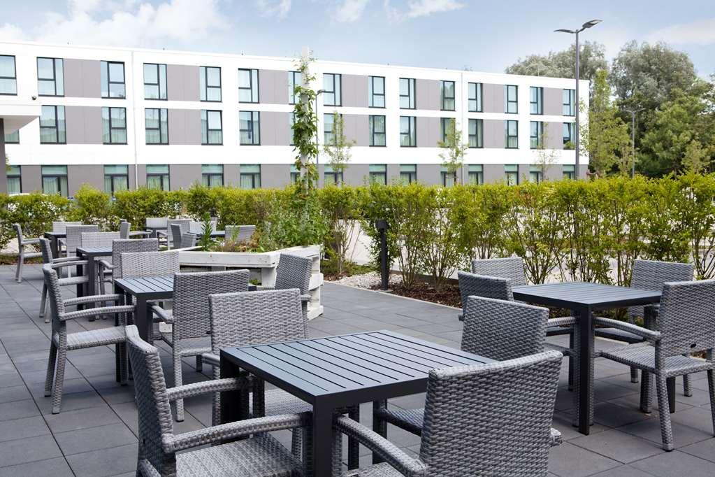 Отель Hampton By Hilton Munich Airport South Халльбергмос Ресторан фото