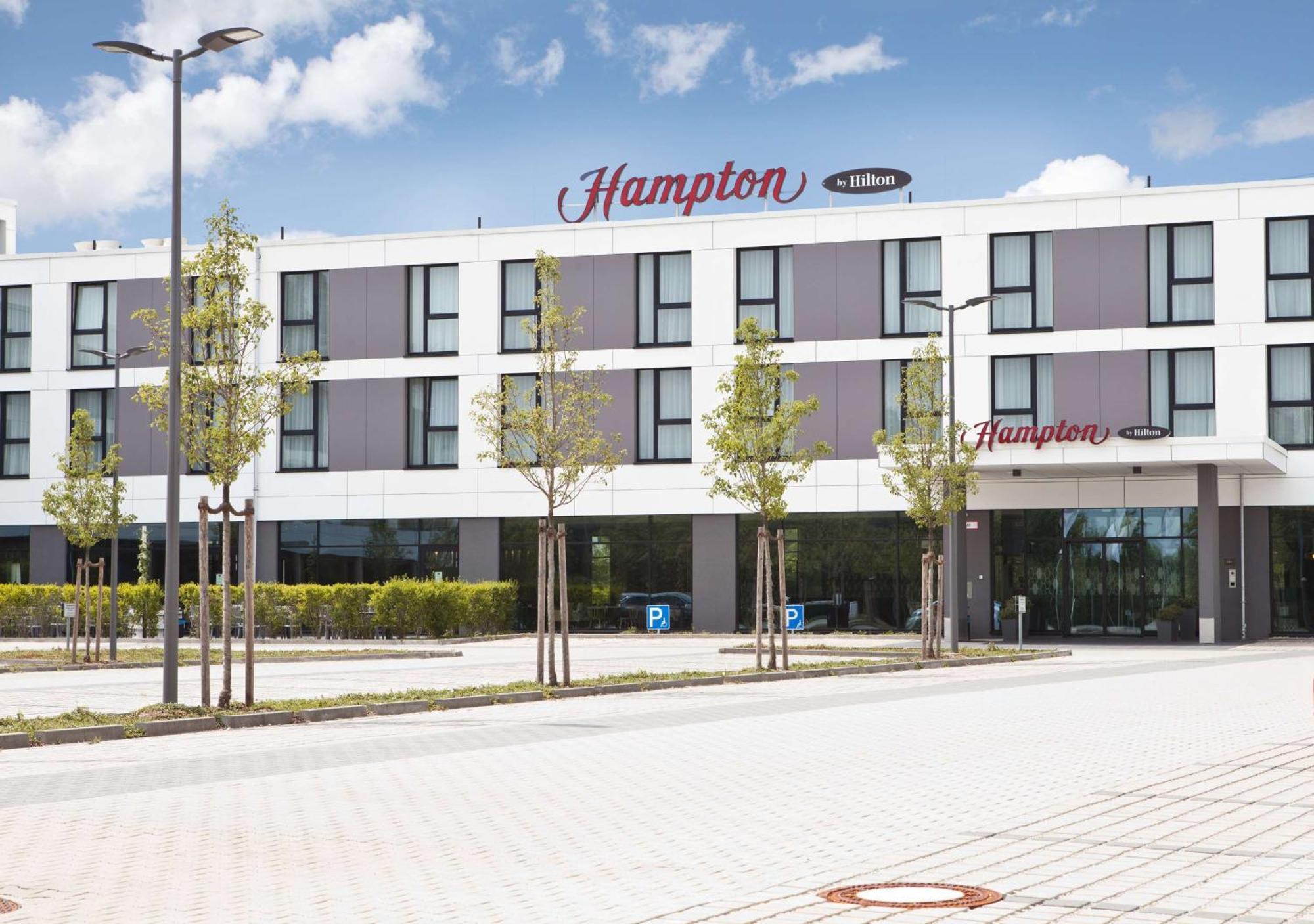 Отель Hampton By Hilton Munich Airport South Халльбергмос Экстерьер фото