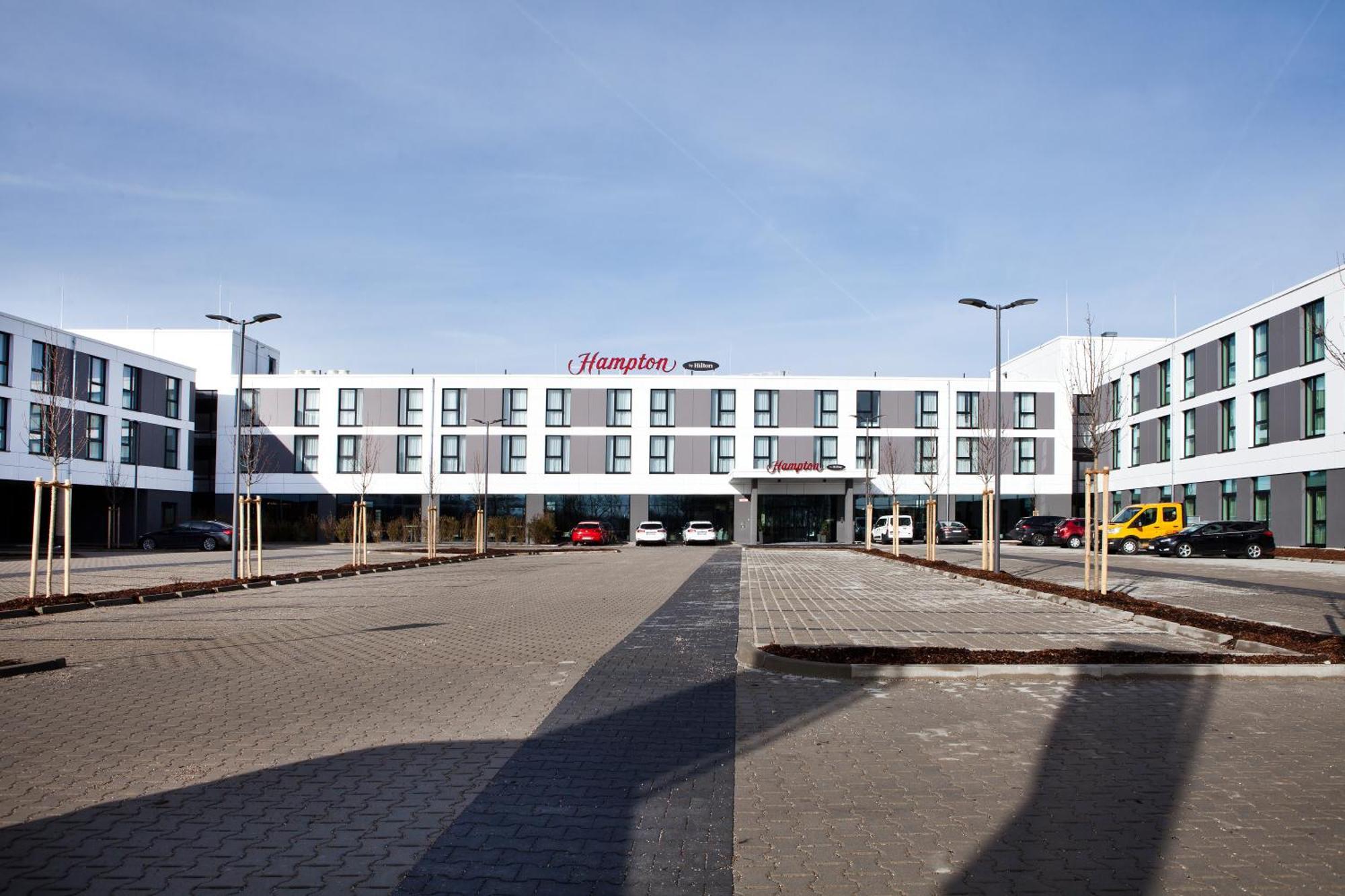 Отель Hampton By Hilton Munich Airport South Халльбергмос Экстерьер фото